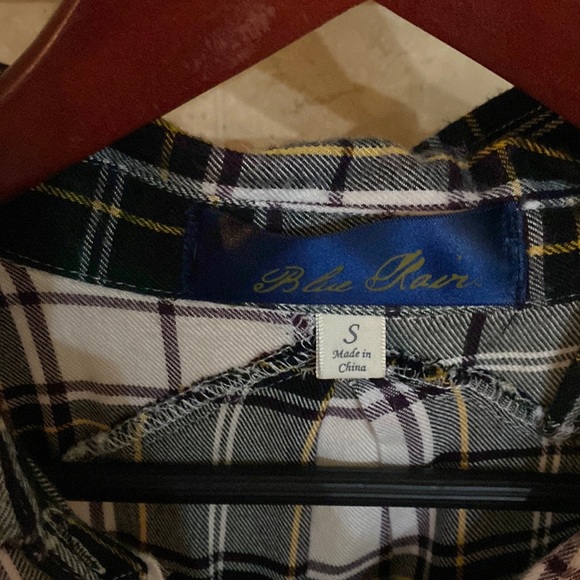 Off the shoulder flannel, super cute hunter green, with accents of Burgundy - Picture 5 of 5